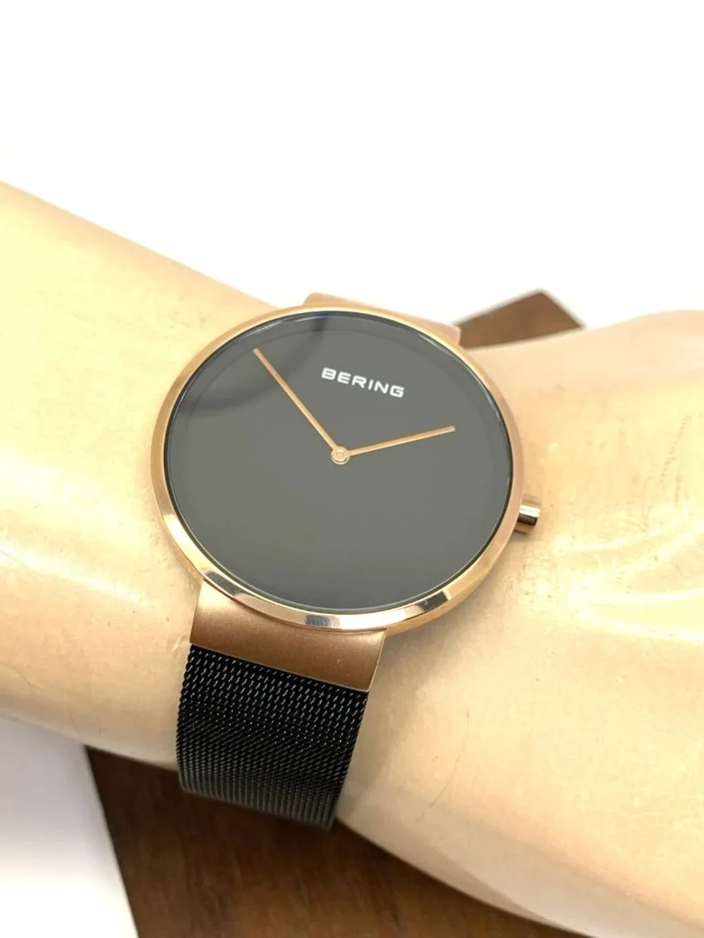 Bering Men's Watch 14539-166 Quartz Rose Gold Black Mesh Stainless Steel 39mm